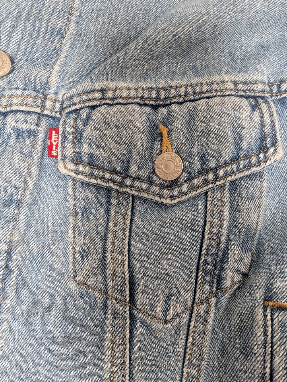 Levi's Cropped Trucker Jacket - Picture 3 of 7